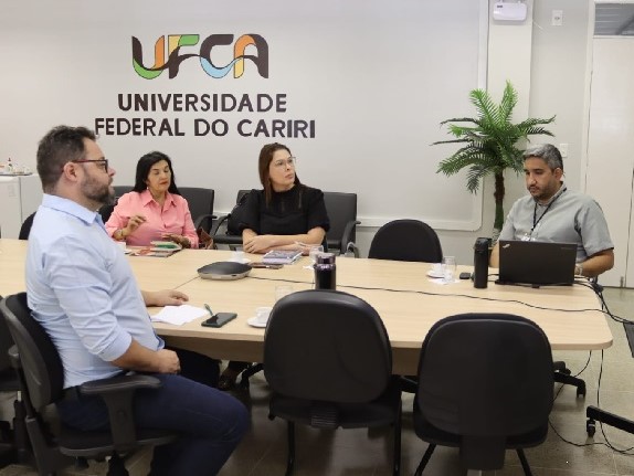 Prefeitura e UFCA dialogam sobre a implantação de um polo da UAB em Juazeiro do Norte