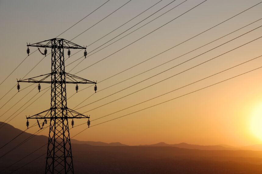 Apagão no Cariri: Enel desliga linhas entre Juazeiro e Milagres e interrompe funcionamento elétrico