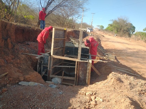 Na zona rural do Crato, estradas dos Sítios Serraria e Campo Alegre recebem melhorias