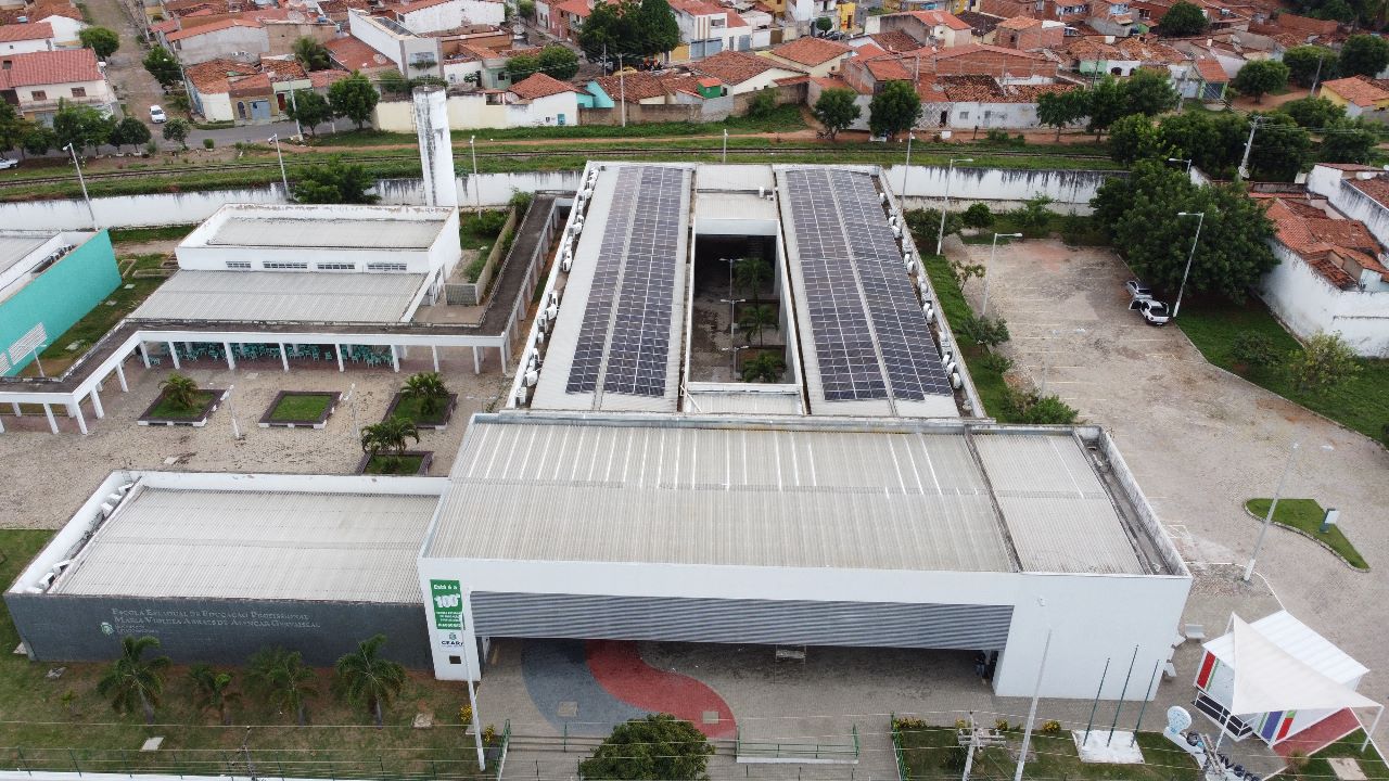 Ceará recebe prêmio nacional por projeto de energia solar em escolas públicas