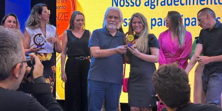 Barbalha recebe Selo Ouro de Qualidade em Atendimento da Sala do Empreendedor durante evento em Fortaleza