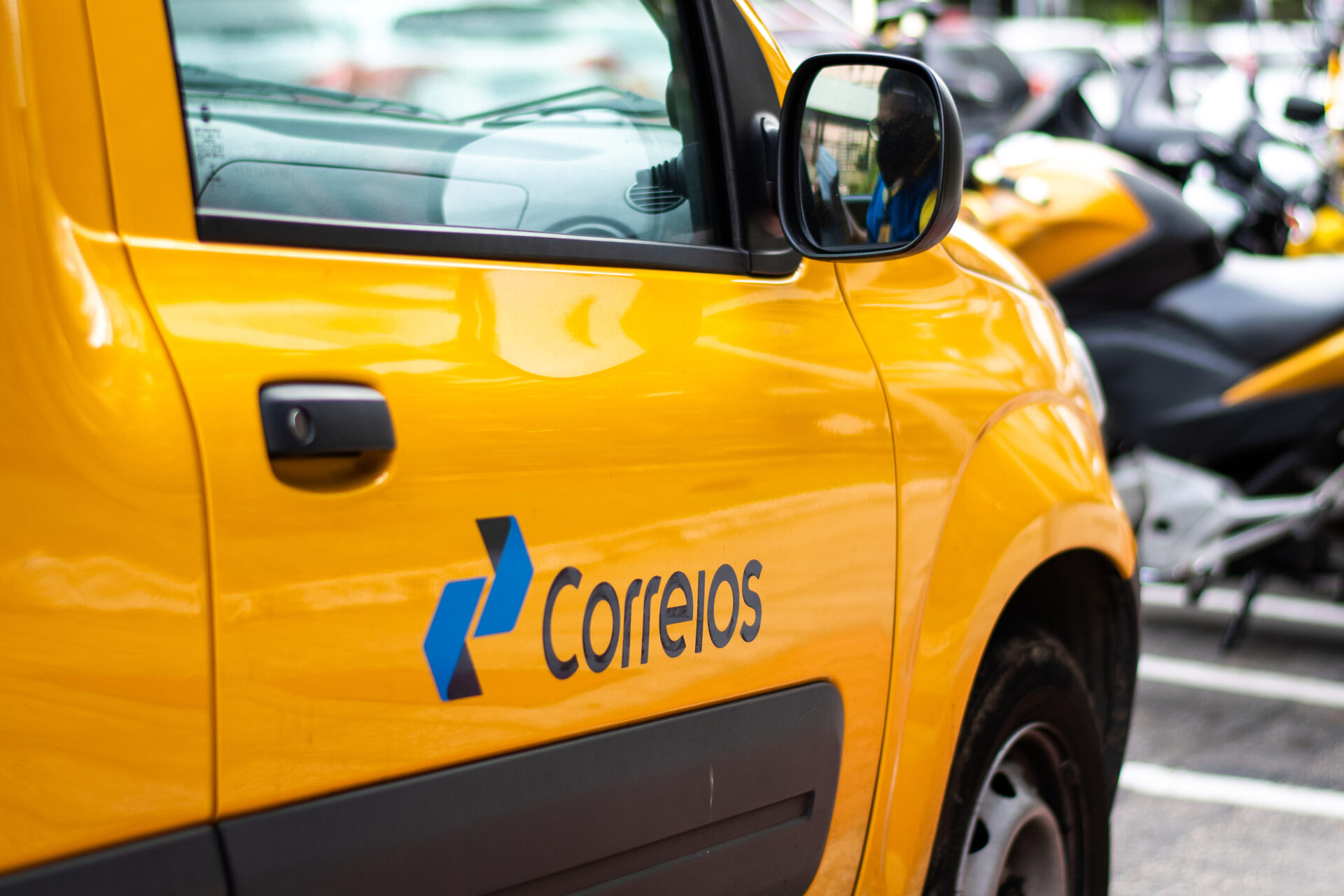 Correios anunciam PDV e concurso para contratar 3,2 mil carteiros