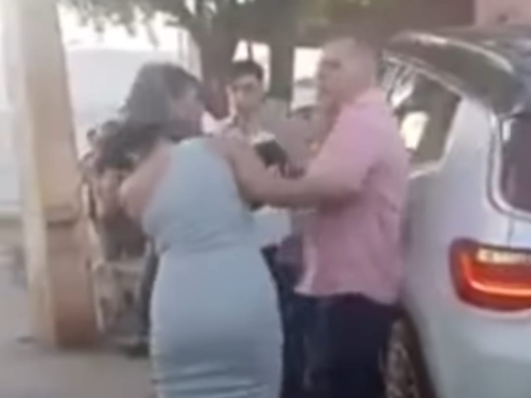 Vídeo: delegado de Aurora dá um tapa em mulher após acidente de trânsito