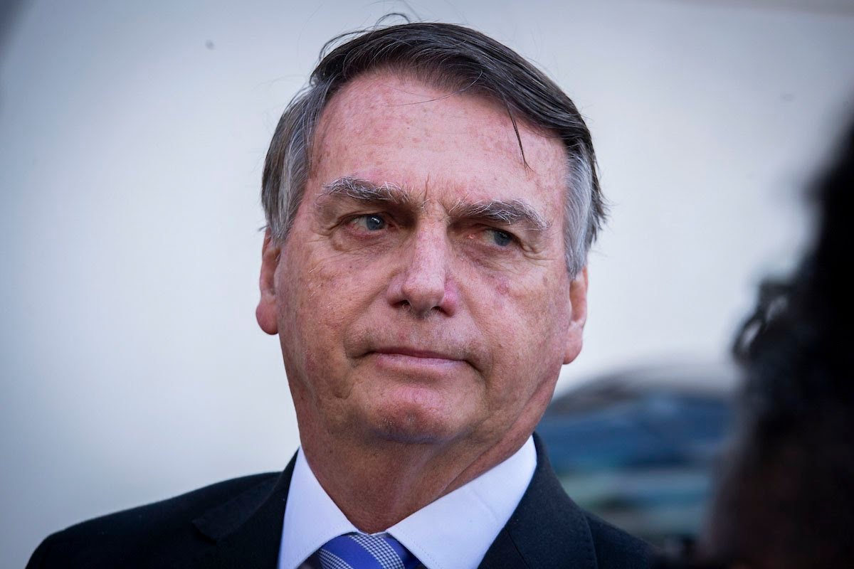 Defesa de Bolsonaro pede arquivamento do caso das joias sauditas