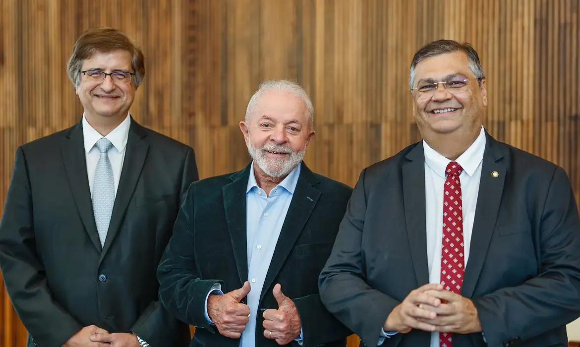 Lula indica Flávio Dino para vaga no STF e Paulo Gonet para procurador-geral da República
