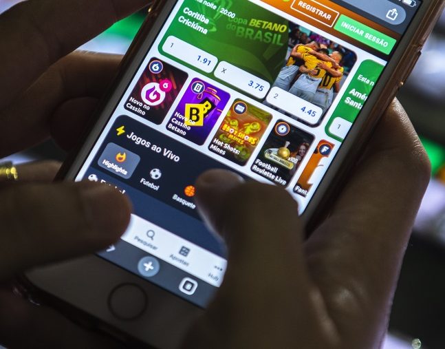 Apostadores destinam até R$ 30 bilhões por mês a bets, informa Banco Central