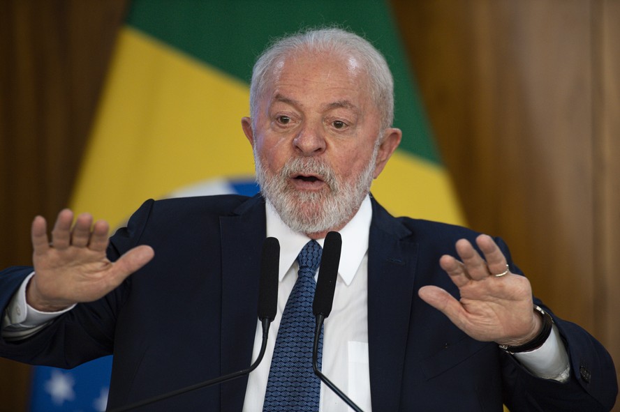 Presidente Lula anuncia poupança para estudantes que concluírem o ensino médio