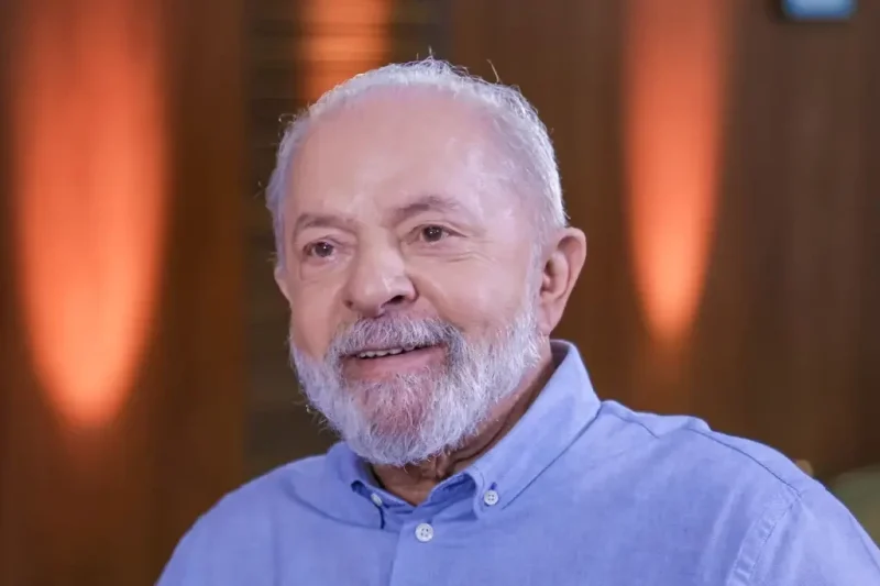 Presidente Lula assina MP que cria poupança estudantil para combater evasão escolar