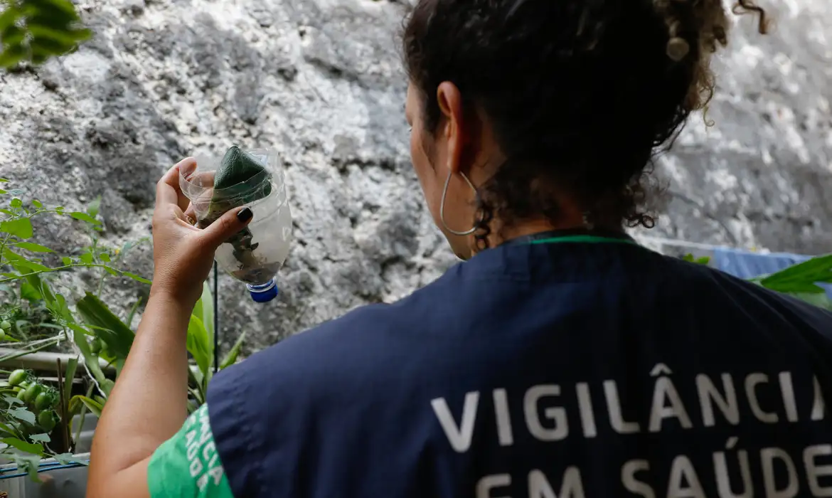 Ministério da Saúde abre consulta pública sobre inclusão de vacina da dengue no SUS