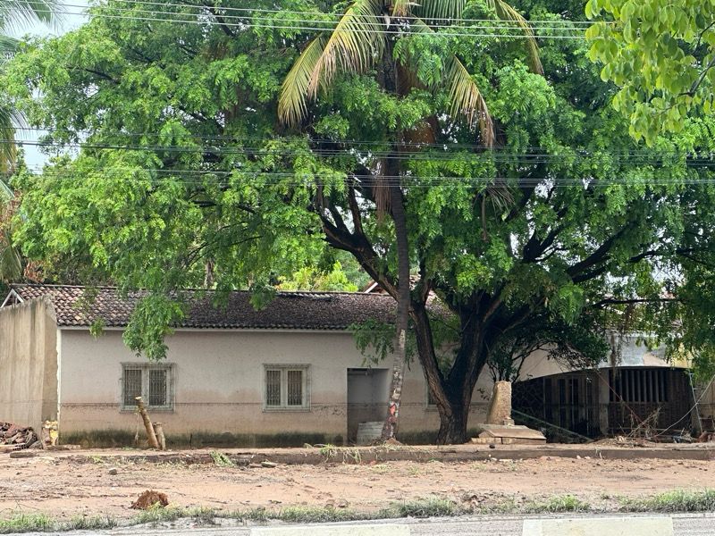 Vídeo: muro de residência cai após chuva de 104,5 mm na cidade de Juazeiro do Norte