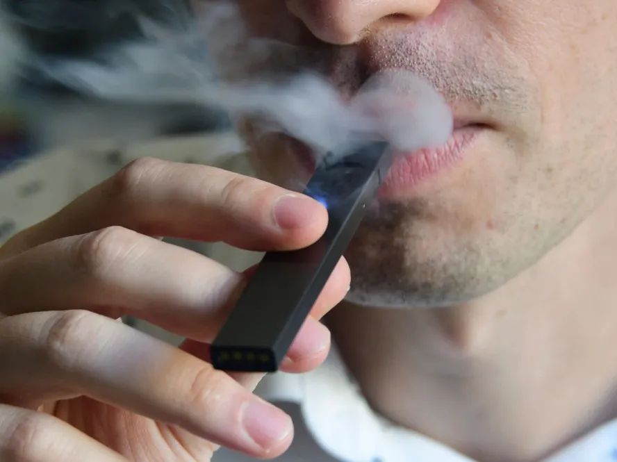 Anvisa avalia se abre consulta sobre venda de cigarros eletrônicos
