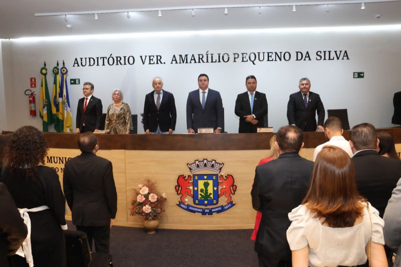Mais de 40 personalidades recebem títulos de cidadania juazeirense em solenidade na Câmara de Juazeiro do Norte