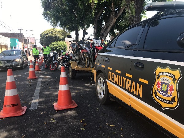 Juazeiro do Norte: fiscalização do Demutran fecha o cerco contra taxistas e mototaxistas clandestinos