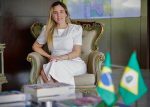 Aliados de Sarto chamam Jade Romero de “menina de recado” e Elmano reage junto a deputados