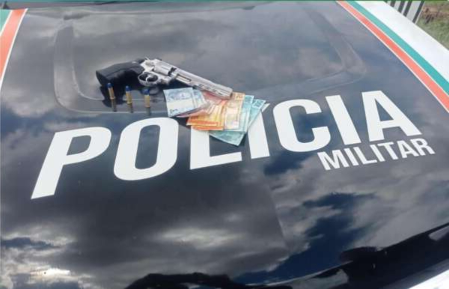 Polícia Militar prende em flagrante dois suspeitos com arma de fogo na cidade de Nova Olinda