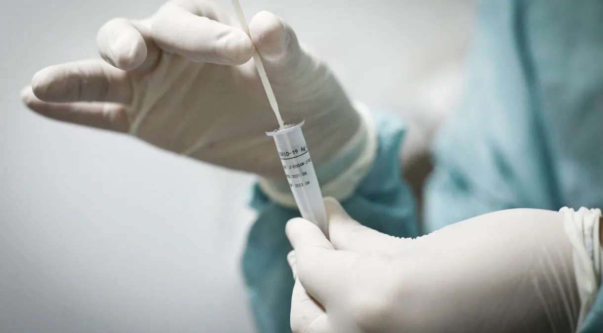 Boletim da Fiocruz indica alta de casos de covid-19 no país