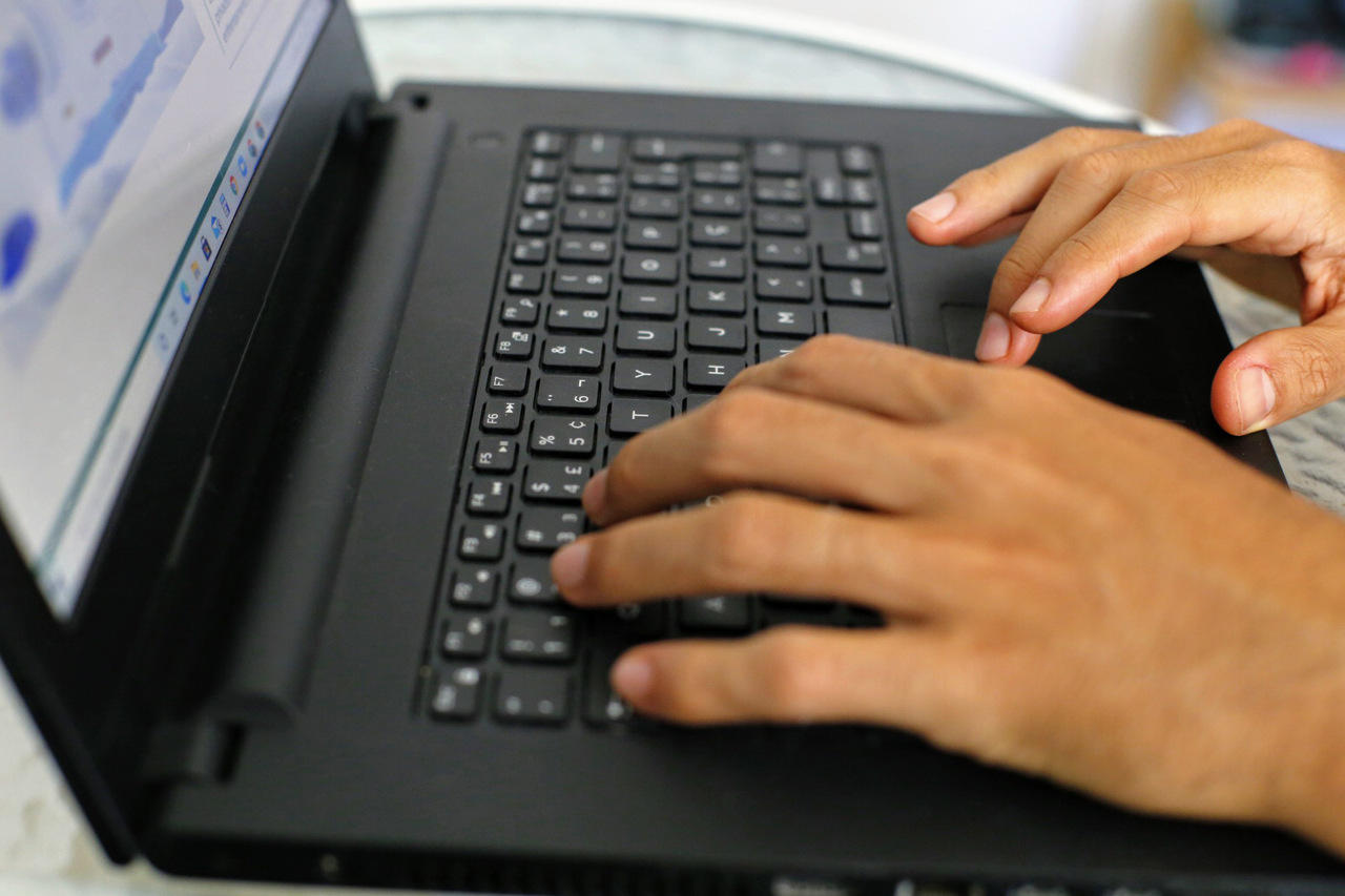 Sete a cada dez estudantes usam IA na rotina de estudos