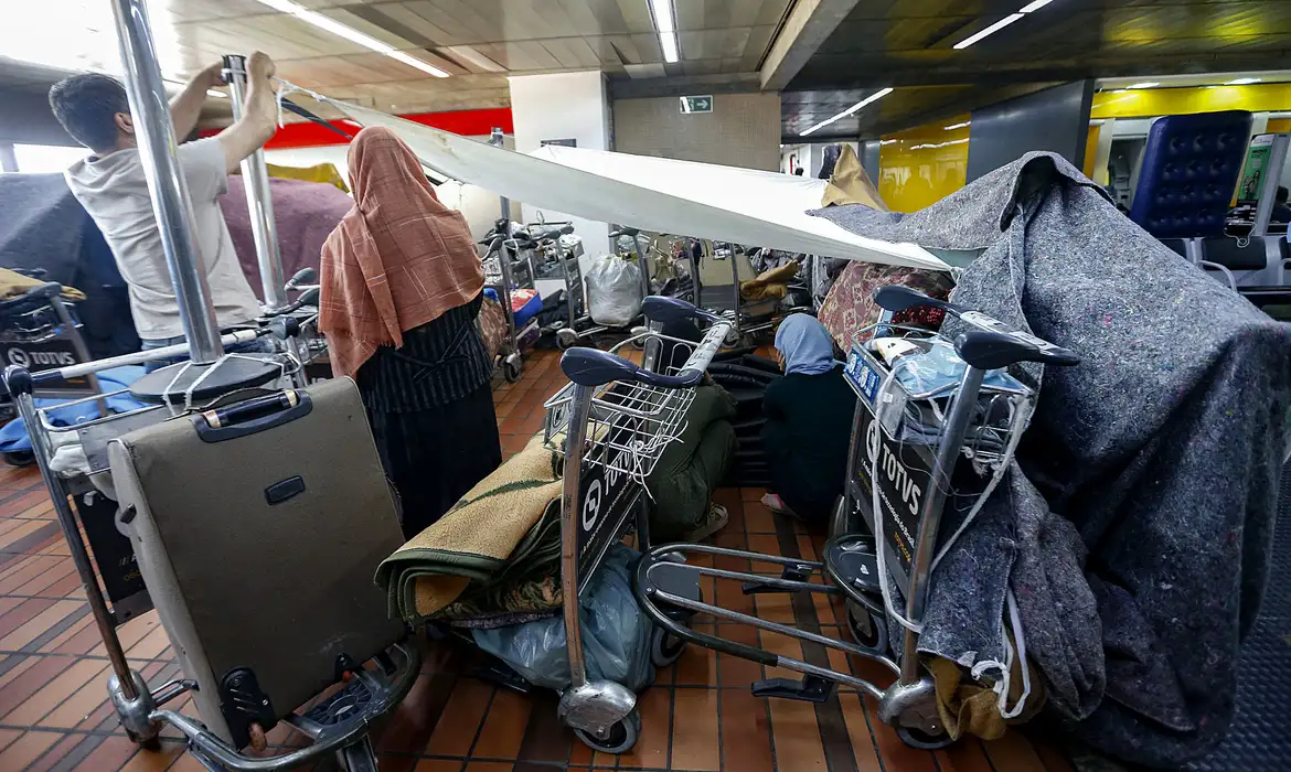 Aeroporto de Guarulhos tem 122 afegãos à espera de acolhimento