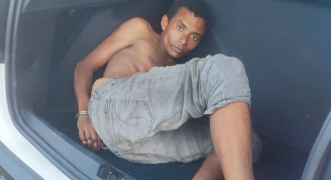 Homem é preso após ser flagrado sem roupas em praça pública de Juazeiro do Norte