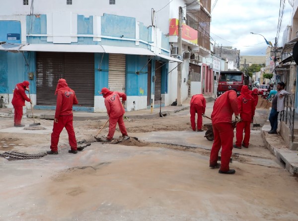 Prefeitura de Juazeiro do Norte amplia malha asfáltica em três localidades