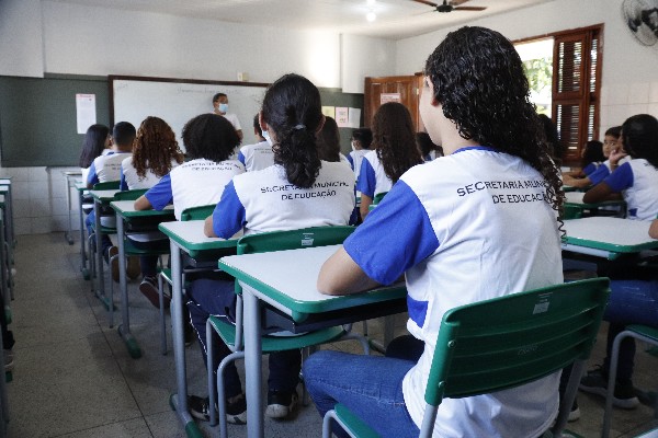 Crato institui bolsa de R$ 200 para alunos “Cientistas do Futuro” na rede municipal