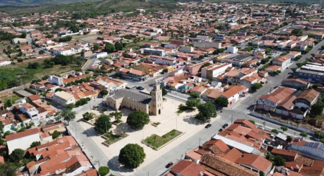 MPCE constata irregularidades em projeto de lei que autoriza acumulação de funções e remunerações na Prefeitura de Barro