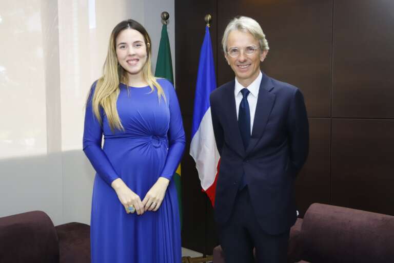Vice-governadora Jade Romero recebe embaixador da França em conversa sobre possíveis parcerias