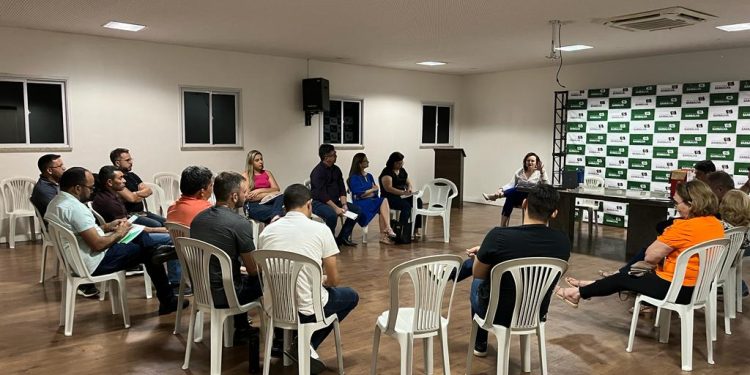Gestão Municipal de Barbalha promove reunião para tratar das condutas vedadas aos agentes públicos municipais em ano eleitoral