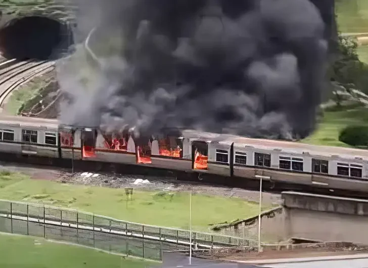 Vagão de metrô pega fogo no Distrito Federal