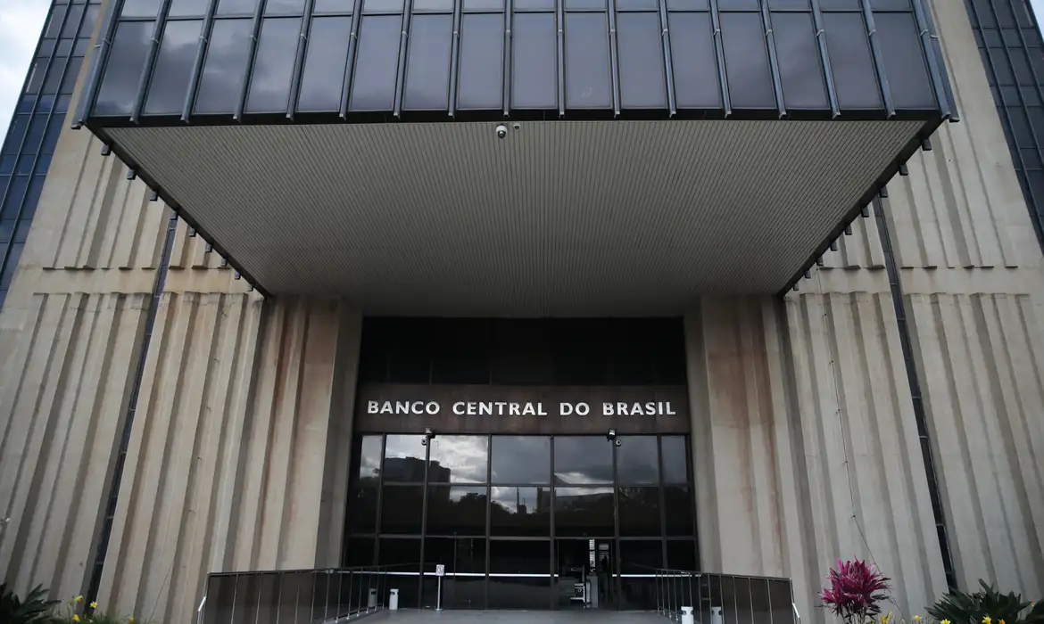 Projeção de crescimento da economia sobe de 3,2% para 3,5% em 2024
