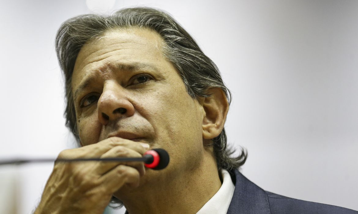 Medidas de Haddad não são suficientes para estabilizar dívida, dizem economistas