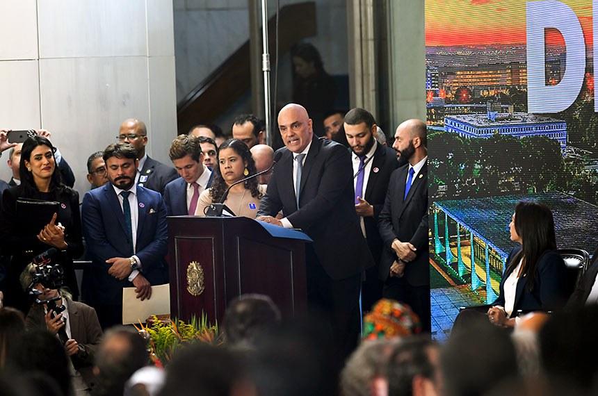 Discurso de Alexandre de Moraes em defesa da regulação de redes sociais converge com PL das Fake News