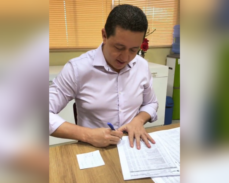 Prefeito Glêdson Bezerra assina ordens de serviço para reformar quatro equipamentos educacionais em Juazeiro do Norte