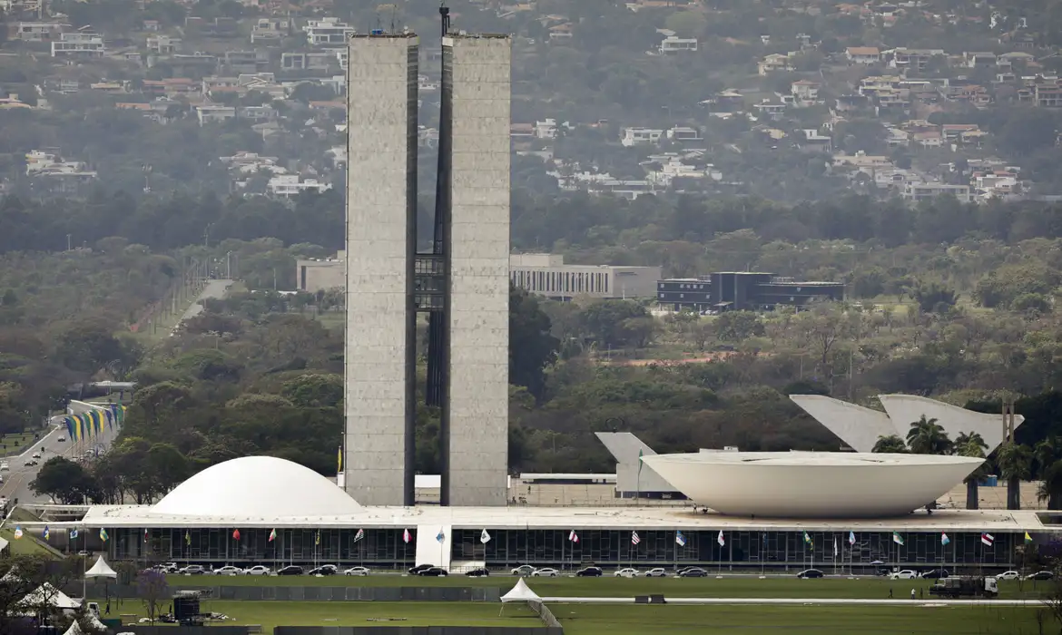 Comissão aprova LDO 2025 e texto vai ao plenário do Congresso