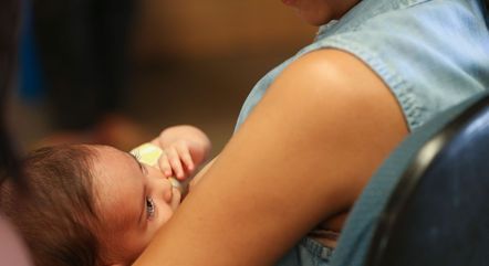 Senado aprova adiamento de fim de faculdade por nascimento ou adoção de filho