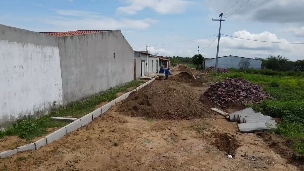 Prefeitura de Potengi inicia obra de calçamento na Vila Padre Cícero