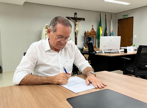 Prefeito do Crato anuncia aumento salarial para o servidor público, aposentados e pensionistas