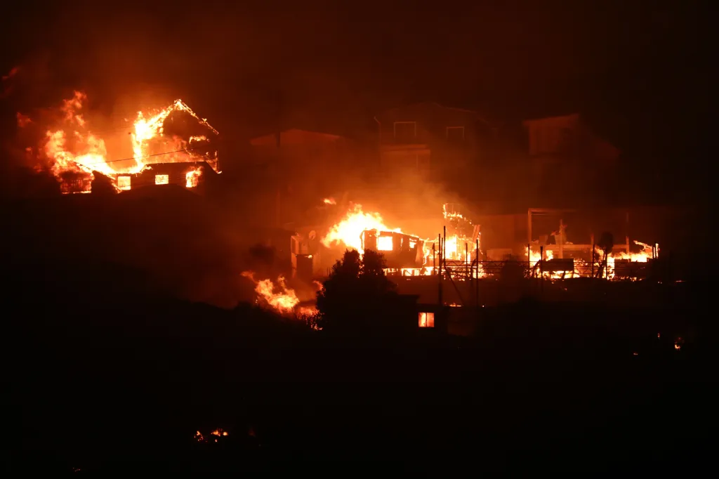 Incêndios no Chile matam 123 pessoas no pior desastre desde terremoto de 2010