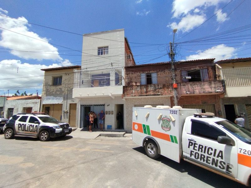 AO VIVO: mulher é assassinada pelo companheiro no bairro Antônio Vieira, em Juazeiro do Norte