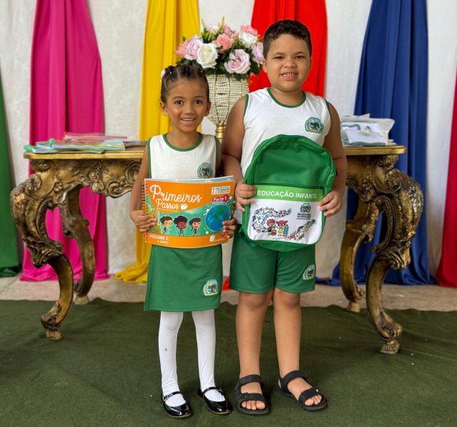 Prefeitura de Farias Brito Realiza Entrega do Kit Escolar 2024 para Estudantes da Rede Municipal de Ensino