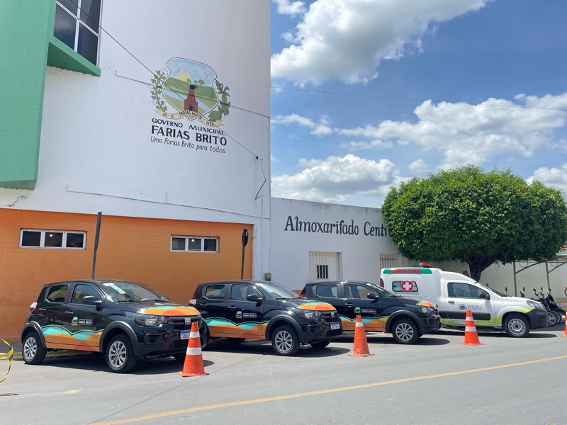 Prefeitura de Farias Brito investe em 4 novos veículos para a saúde municipal