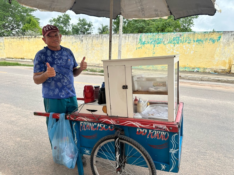 Quadro “Conta Tua História”: seu Rosenildo percorre mais de 7 km por dia vendendo lanches em Juazeiro