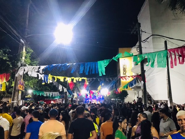 Carnaval Tambores do Cariri em Crato encanta foliões de todas as idades
