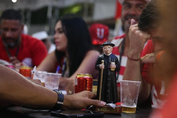 Unidos de Padre Miguel vence a Série Ouro do carnaval carioca; escola atribui conquista ao Padre Cícero