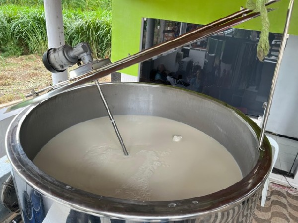 Prefeitura do Crato entrega tanques de resfriamento de leite nos sítios Pai Mané e Cutia