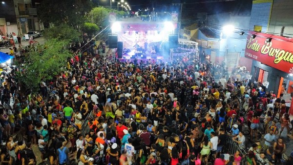 Festejuá 2024 envolve grande público em três dias de folia
