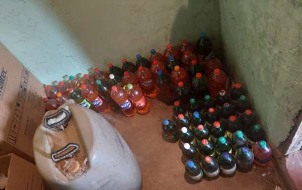 Polícia Militar apreende 58 garrafas e quatro tambores com gasolina em Araripe