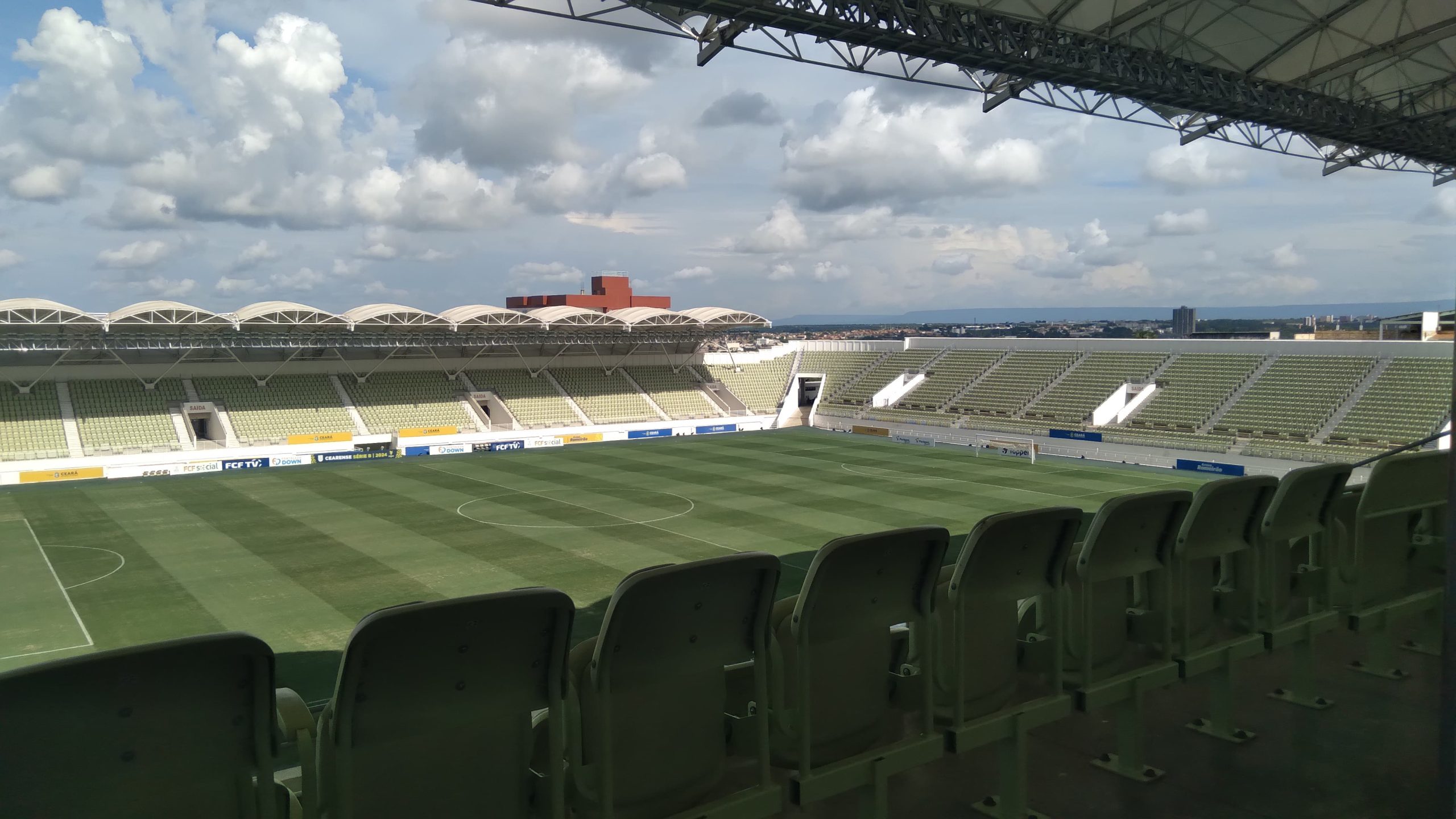 Governador Elmano de Freitas anuncia isenção de despesas operacionais para clubes do Cariri na Arena Romeirão