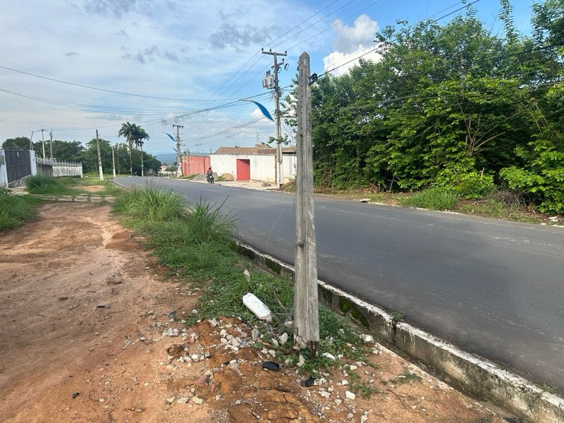 AO VIVO: bairro Granjeiro reivindica remoção de poste em risco de queda e sinalização em rodovia do Crato