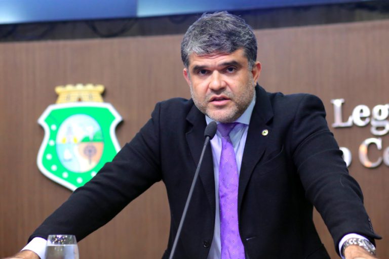 MPCE requer afastamento de deputado estadual por improbidade administrativa